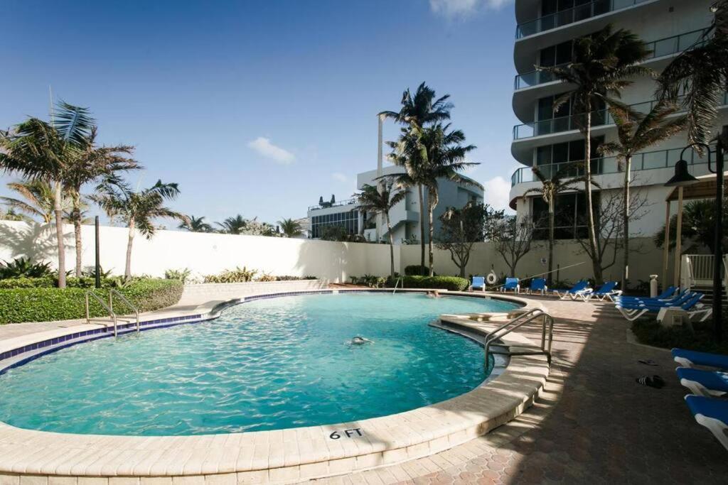 Amazing Apartment On The Beach Hollywood Exterior photo