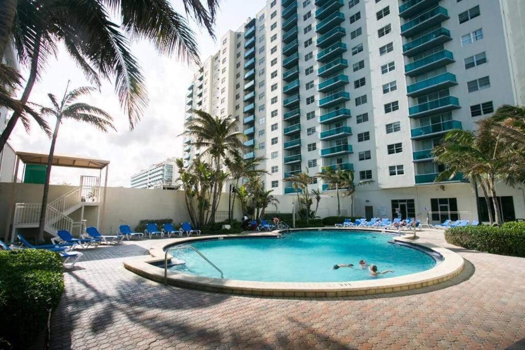 Amazing Apartment On The Beach Hollywood Exterior photo